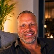 medium Dennis beschikbaar